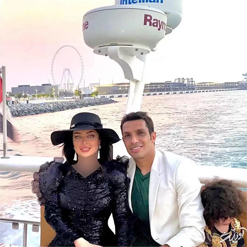 عکس لباس شب همسر سپهر حیدری در کشتی تفریحی - این زن و شوهر دنبال چی هستند ؟!